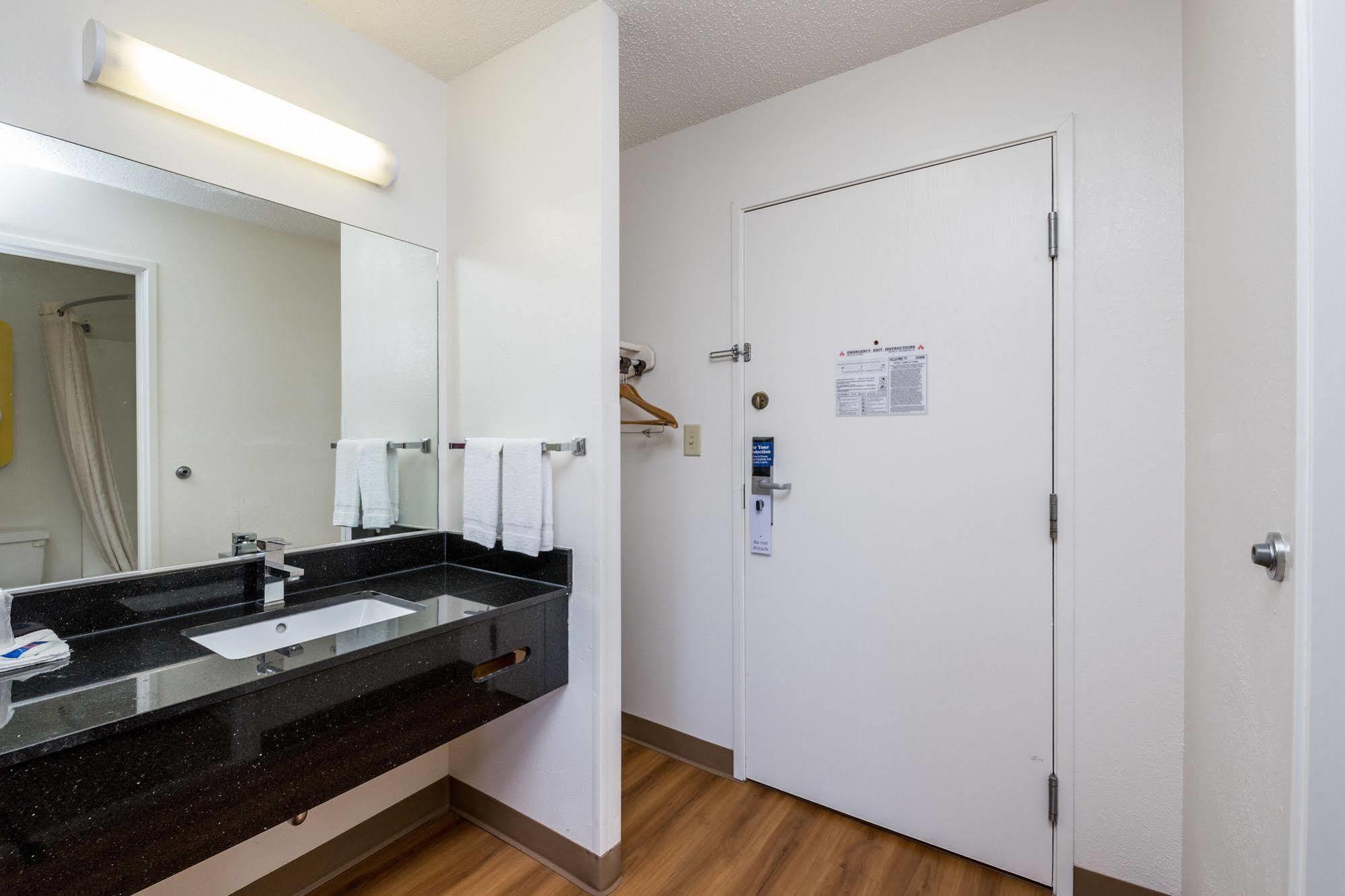 Motel 6-Waterloo, Ia Dış mekan fotoğraf