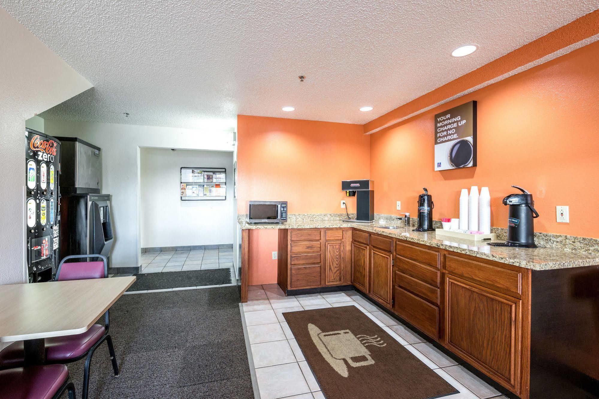 Motel 6-Waterloo, Ia Dış mekan fotoğraf